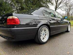 Image 19/50 de BMW 735i (2001)