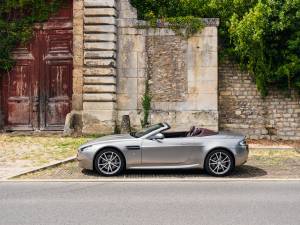 Immagine 3/28 di Aston Martin V8 Vantage Roadster (2010)