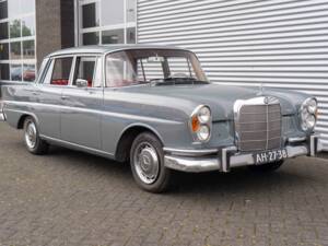 Image 1/8 of Mercedes-Benz 220 SE b (1962)