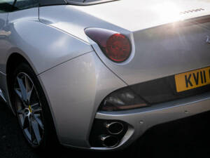 Image 36/44 de Ferrari California (2011)