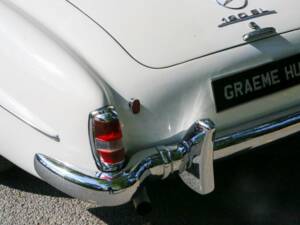 Image 34/50 of Mercedes-Benz 190 SL (1960)