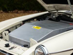 Image 18/24 of MG MGB GT (1980)