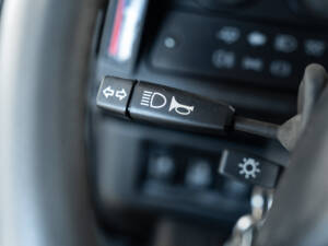 Image 11/43 of Land Rover Defender 90 &quot;50th Anniversary&quot; (1998)