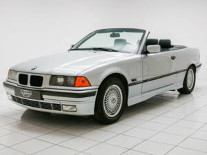 Afbeelding 1/17 van BMW 325i (1994)