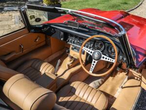 Image 26/27 of Jaguar E-Type (1968)