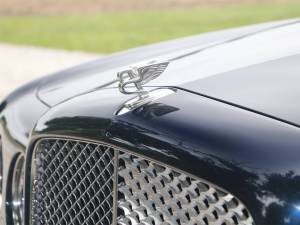 Image 17/31 of Bentley Azure (2007)