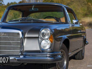 Imagen 21/61 de Mercedes-Benz 280 SE 3,5 (1971)