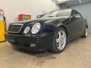Image 3/17 of Mercedes-Benz CLK 320 (2001)