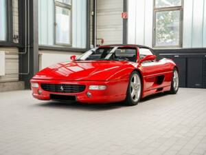 Bild 1/7 von Ferrari F 355 Spider (1995)