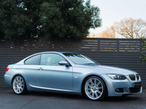 Image 1/38 de BMW 325i (2009)