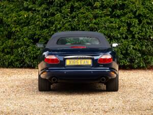 Immagine 26/41 di Jaguar XKR (2001)