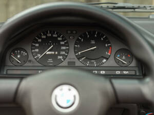 Image 21/83 de BMW 325i (1990)