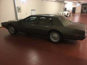 Immagine 8/39 di Aston Martin Lagonda (1982)