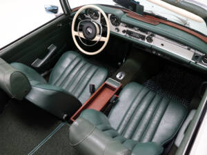 Image 20/31 of Mercedes-Benz 280 SL (1968)