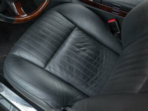 Image 28/50 of Mercedes-Benz S 600 L (2007)