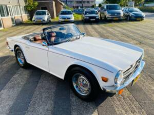 Image 3/50 of Triumph TR 6 (1976)