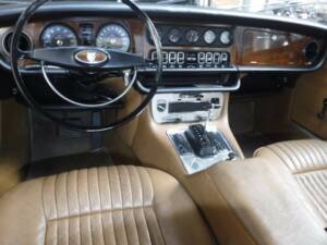 Image 43/50 of Jaguar XJ 6 2.8 (1972)