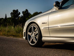 Image 46/50 of Mercedes-Benz CLK 63 AMG (2007)