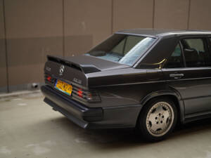 Image 52/83 of Mercedes-Benz 190 E 2.3-16 (1984)