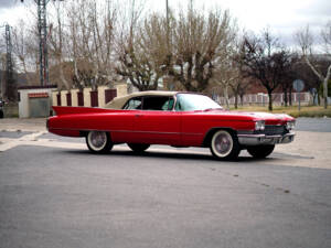 Image 3/18 of Cadillac DeVille Convertible (1960)