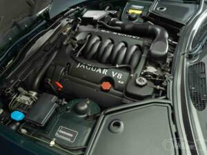 Image 5/19 of Jaguar XK8 4.0 (1998)