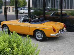 Image 33/53 of MG MGB (1973)