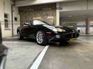 Image 3/75 de Jaguar XK8 4.0 (2000)