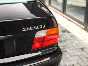 Image 83/99 of BMW 320i (1996)