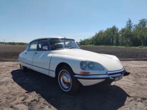 Image 4/40 of Citroën DS 21 (1972)