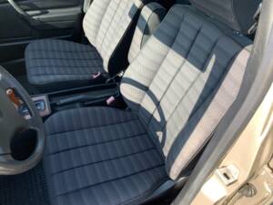 Bild 4/5 von Mercedes-Benz 190 E (1991)