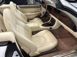 Immagine 15/28 di Jaguar XK8 4.0 (1997)