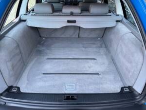 Image 65/100 of BMW 540i Touring (1998)