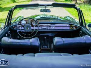 Image 38/52 de Mercedes-Benz 220 SE b (1963)