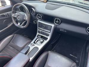 Image 12/20 de Mercedes-Benz SLC 300 (2016)