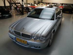 Image 38/50 of Jaguar XJ 8 4.2 (2007)