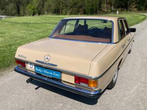 Image 6/49 de Mercedes-Benz 230&#x2F;4 (1974)