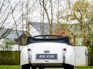 Image 43/50 of Jaguar XK 120 DHC (1953)