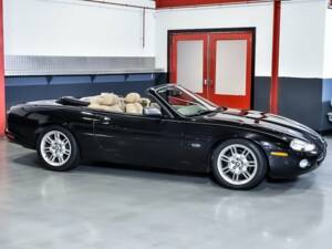 Image 7/7 de Jaguar XK8 4.0 (2001)