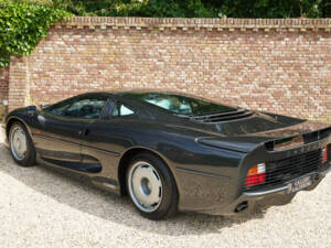 Image 36/50 of Jaguar XJ 220 (1993)