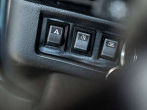 Image 14/43 of Land Rover Defender 90 &quot;50th Anniversary&quot; (1998)