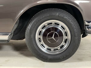 Image 8/28 of Mercedes-Benz 280 SE 3,5 (1970)