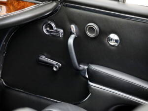 Image 16/25 of Mercedes-Benz 300 SE (1963)