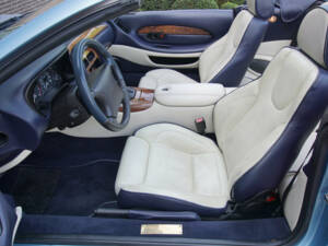 Bild 3/50 von Aston Martin DB 7 Vantage Volante (2000)