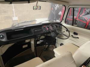 Imagen 6/12 de Volkswagen T2b Westfalia (1975)