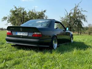 Imagen 6/7 de Mercedes-Benz 300 CE-24 3.4 AMG (1992)