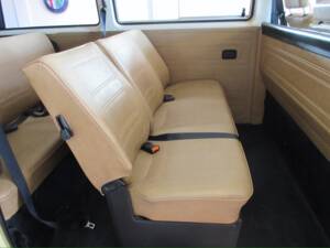 Image 16/40 of Volkswagen T3 Caravelle 2.0 (1987)