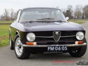 Afbeelding 26/40 van Alfa Romeo Giulia GT 1300 Junior (1972)