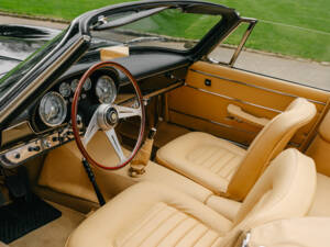 Bild 25/50 von Maserati 3500 GTI Spyder Vignale (1963)