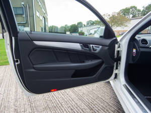 Image 17/25 of Mercedes-Benz C 63 AMG (2012)