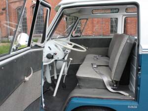 Image 10/26 of Volkswagen T1 Samba (1966)